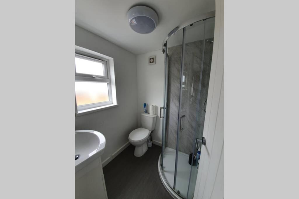 2Nd Floor Comfy Swindon Centre - Loft Studio Apartment Luaran gambar