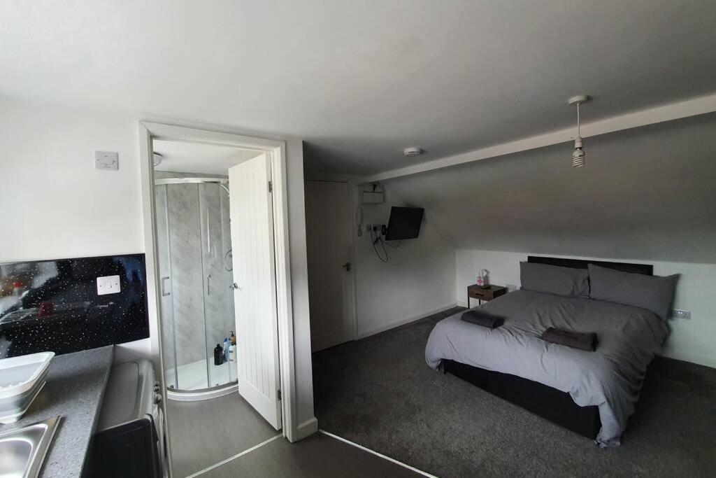 2Nd Floor Comfy Swindon Centre - Loft Studio Apartment Luaran gambar