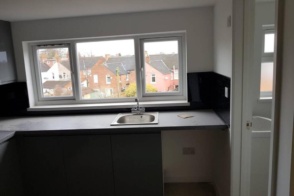 2Nd Floor Comfy Swindon Centre - Loft Studio Apartment Luaran gambar