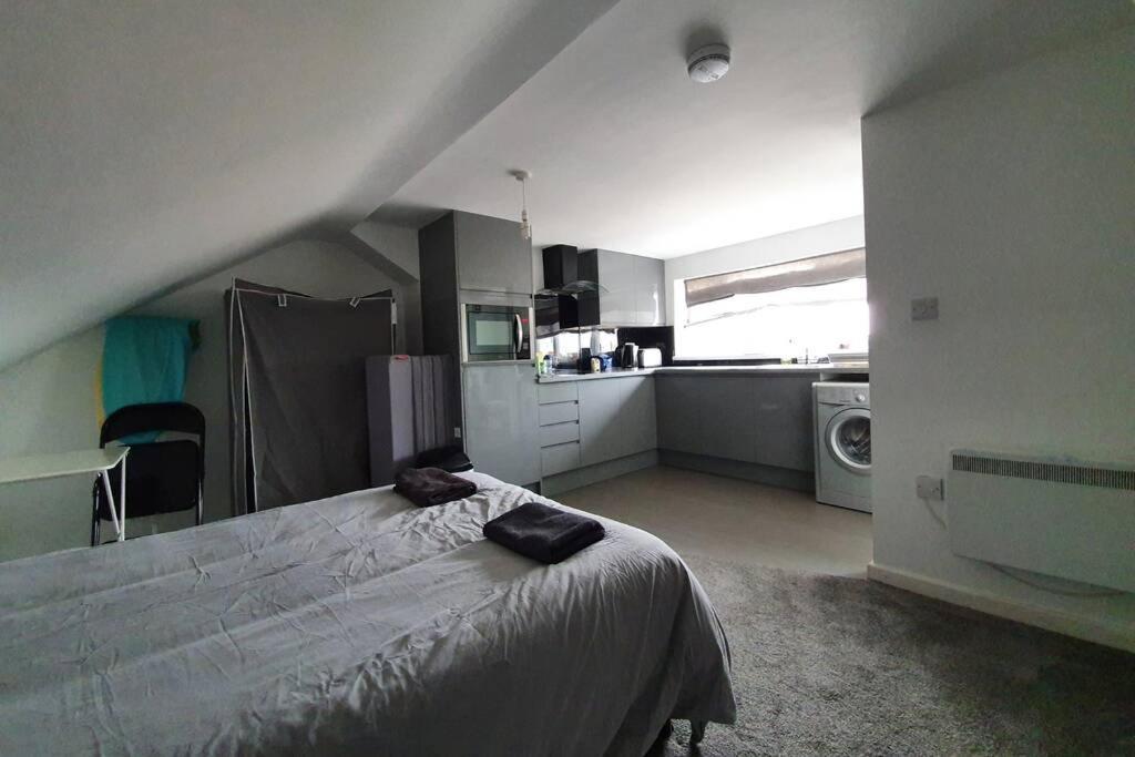2Nd Floor Comfy Swindon Centre - Loft Studio Apartment Luaran gambar